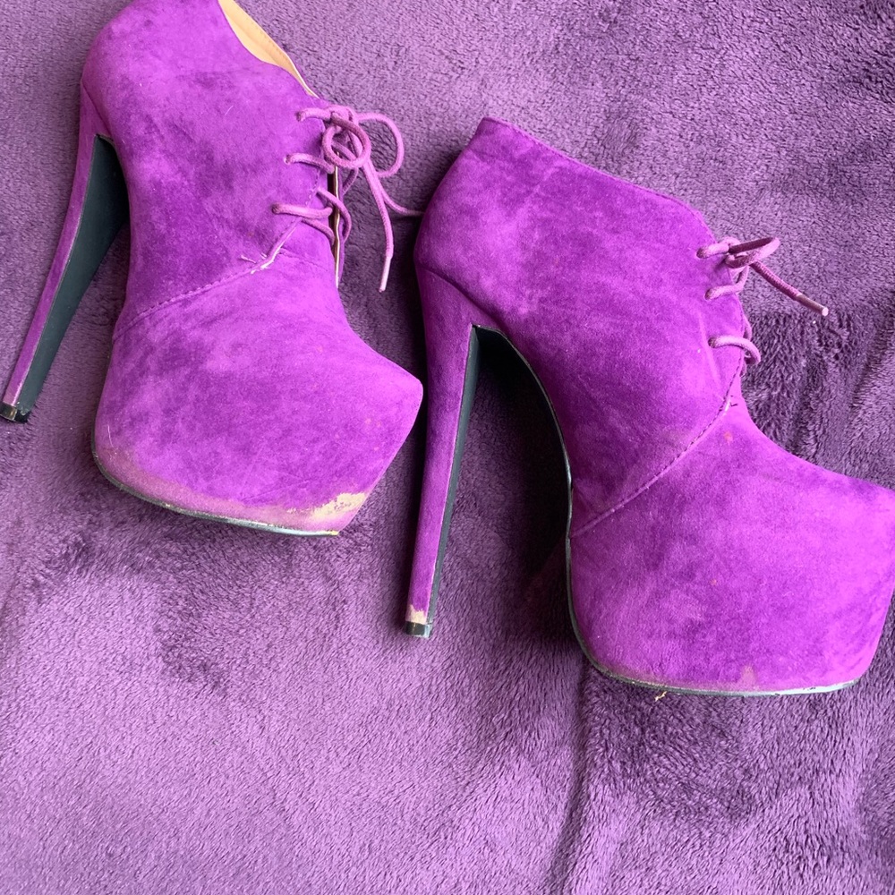 Heels - Picture 2 of 3